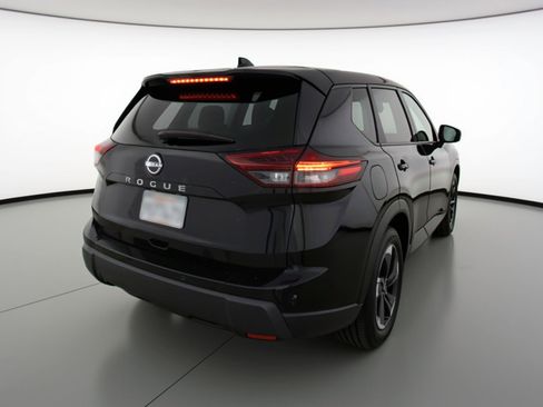 Used 2025 Nissan Rogue SV image 9