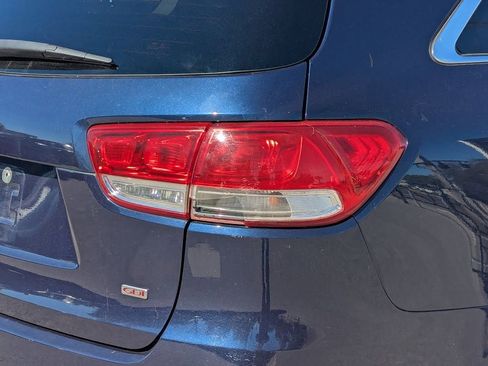 Used 2018 Kia Sorento LX image 7