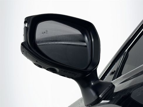 Used 2023 Toyota Crown Limited image 10