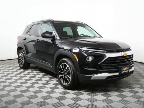 Used 2024 Chevrolet TrailBlazer LT w/ Driver Confidence Package image 1