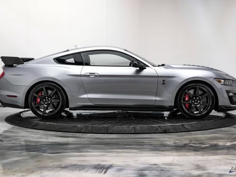 Used 2022 Ford Mustang Shelby GT500 w/ Carbon Fiber Track Pack RWD image 24