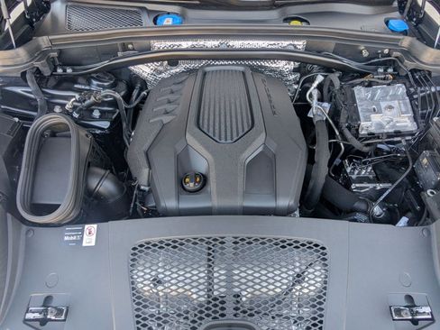 New 2026 Porsche Macan image 28