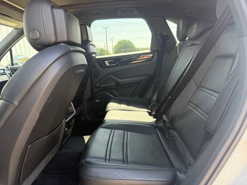 Used 2019 Porsche Cayenne AWD/4WD image 24