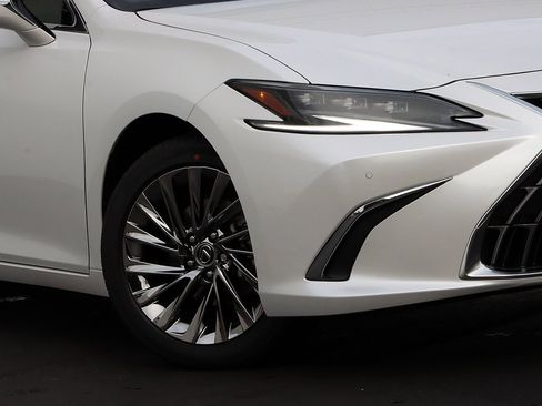 New 2025 Lexus ES 350 Ultra Luxury image 3