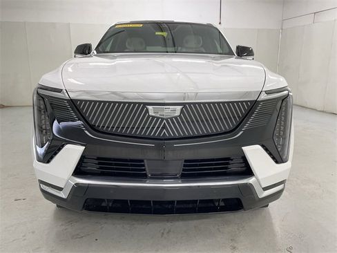 New 2025 Cadillac Escalade IQ Luxury 1 w/ LPO, Radiant Package image 14