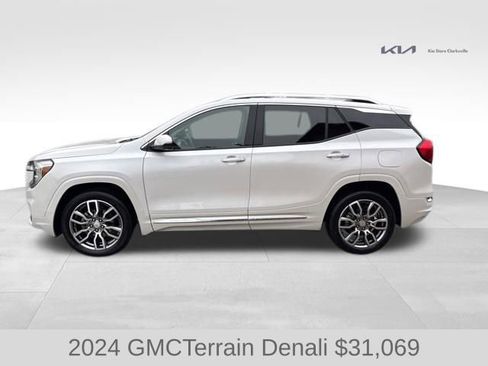 Used 2024 GMC Terrain Denali w/ Denali Premium Package AWD/4WD image 5