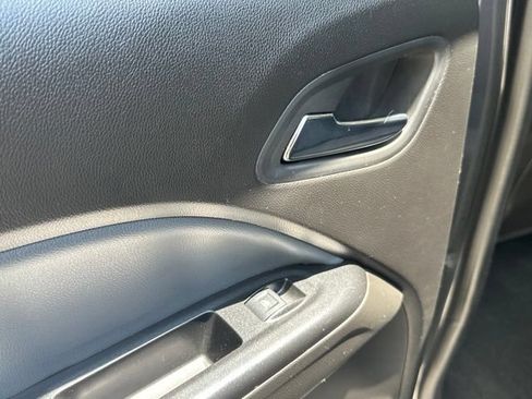 Used 2017 Chevrolet Colorado Z71 RWD image 15