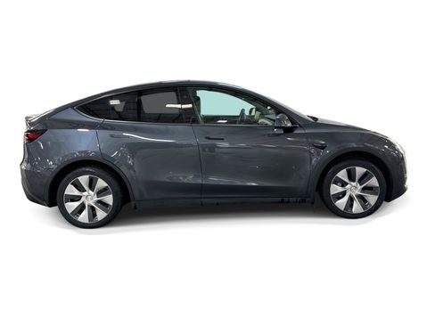 Certified 2023 Tesla Model Y Long Range AWD/4WD image 7