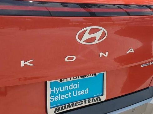 Certified 2025 Hyundai Kona Limited AWD/4WD image 10