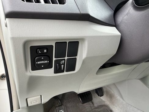 Used 2011 Toyota Prius Three image 17