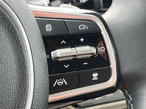 Certified 2025 Kia Sorento EX image 31