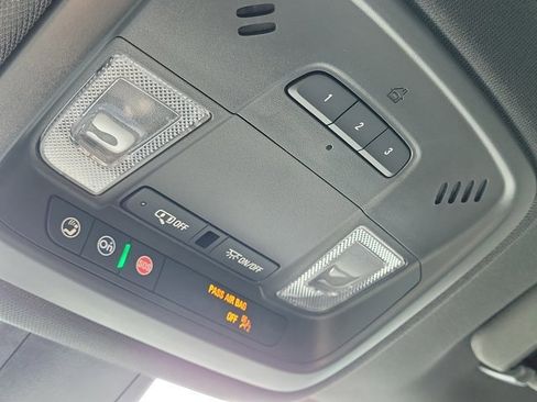 Used 2024 Chevrolet Traverse RS image 28