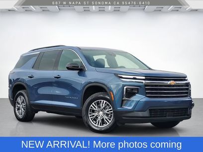 Used 2025 Chevrolet Traverse LT
