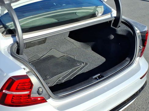 Used 2025 Volvo S60 B5 Core image 16