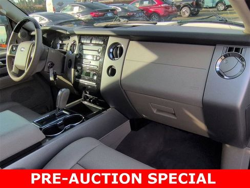 Used 2014 Ford Expedition Limited image 32