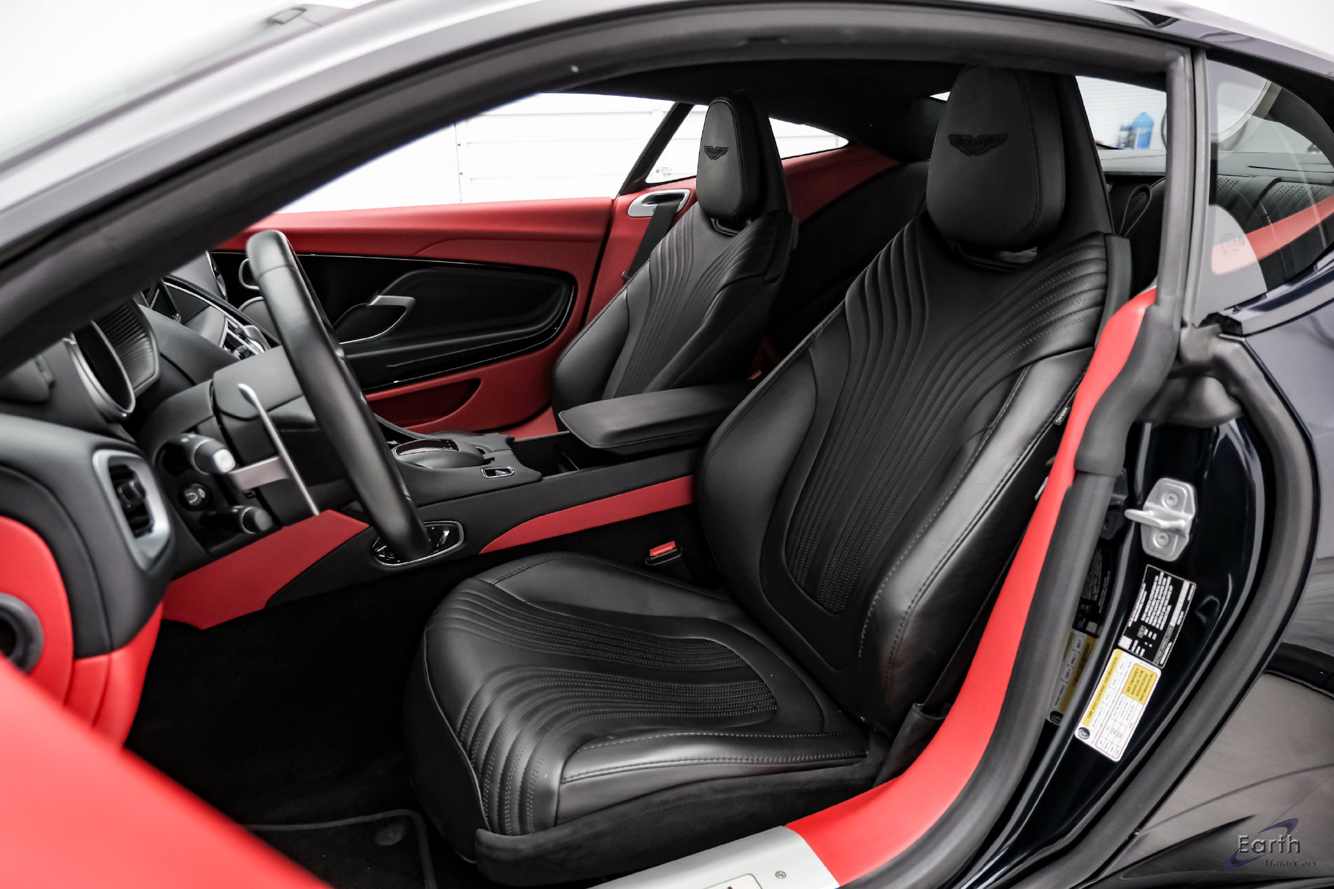 Used 2021 Aston Martin DB11 Coupe RWD image 29