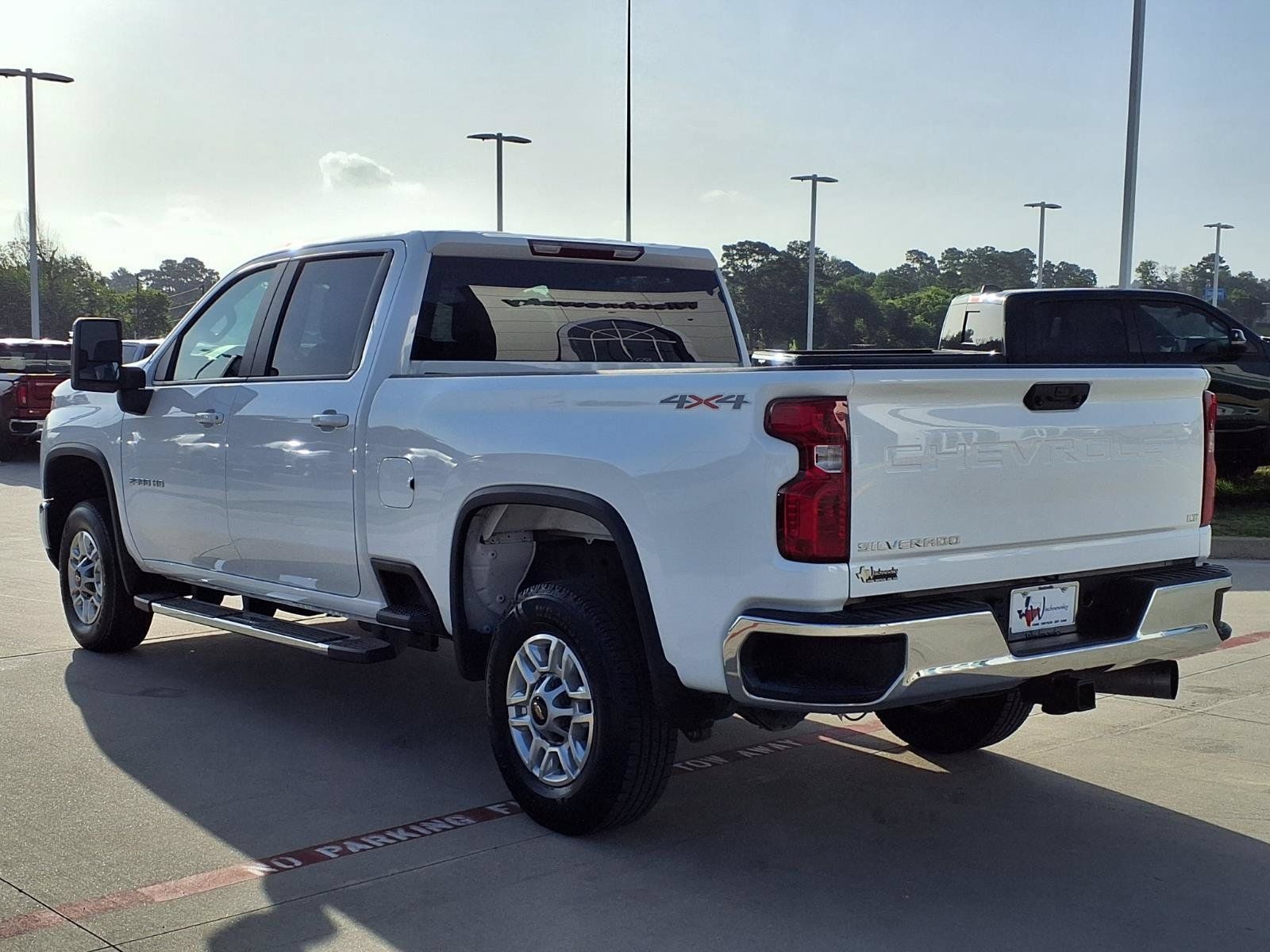 Used 2025 Chevrolet Silverado 2500 LT w/ Convenience Package AWD/4WD image 2