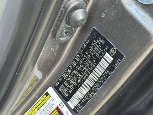 Used 2023 Toyota Camry SE image 14