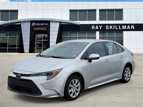 Used 2024 Toyota Corolla LE image 3