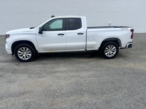 Used 2023 Chevrolet Silverado 1500 Custom image 1