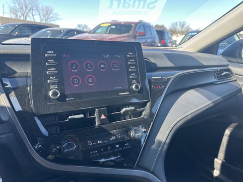 Used 2024 Toyota Camry SE image 27