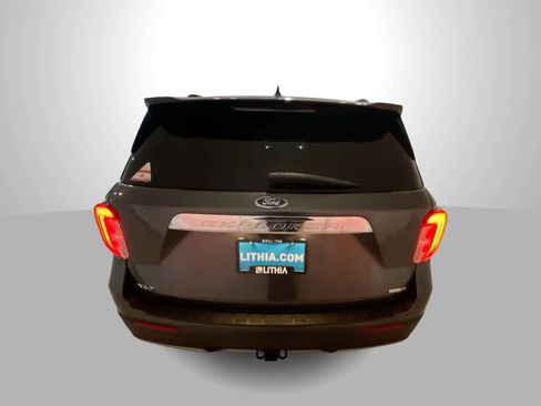 Used 2020 Ford Explorer XLT w/ Equipment Group 202A image 7