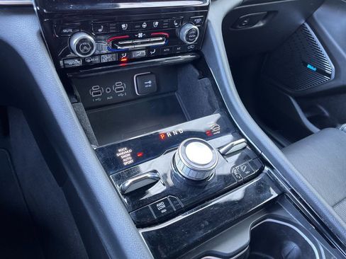 Used 2022 Jeep Grand Cherokee Overland w/ Luxury Tech Group IV AWD/4WD image 58