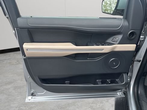 Used 2024 Ford Expedition Max Limited image 25