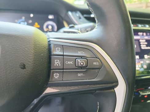 Used 2021 Jeep Grand Cherokee L Laredo w/ Luxury Tech Group I AWD/4WD image 11