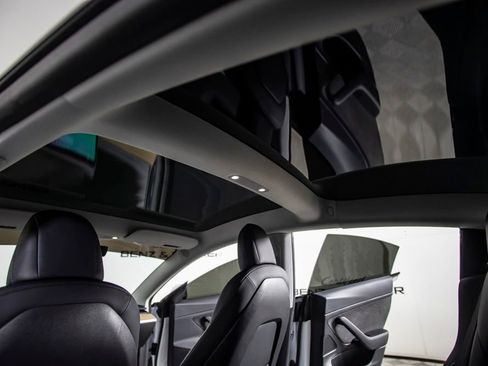 Used 2021 Tesla Model 3 Standard Range Plus image 26