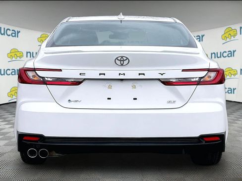 Used 2025 Toyota Camry SE image 5