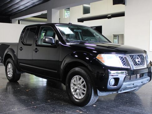 Used 2015 Nissan Frontier SV RWD image 1