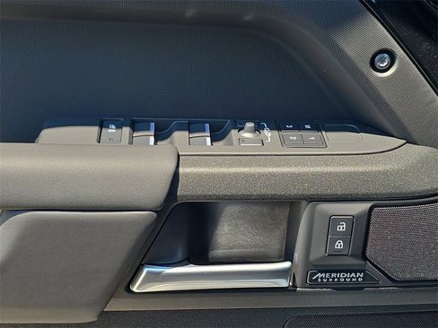 New 2025 Land Rover Defender 110 V8 image 27