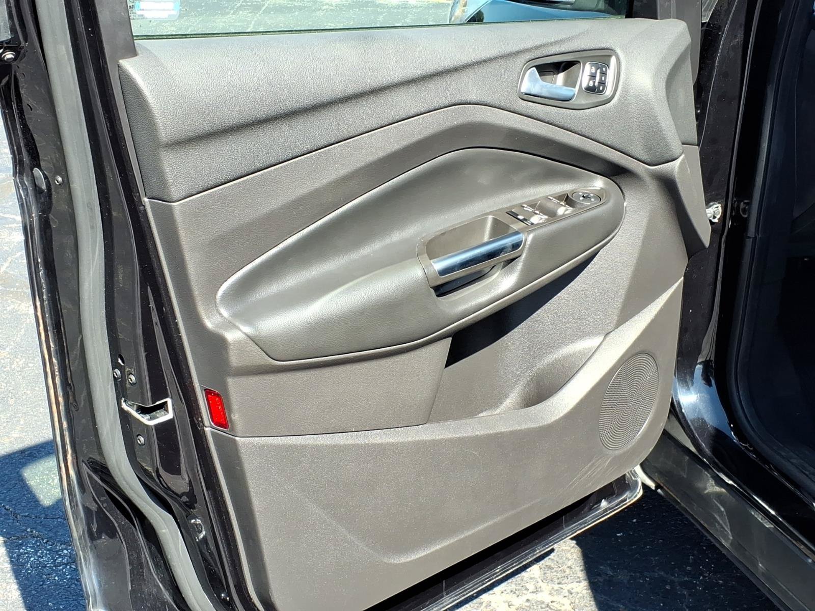 Used 2019 Ford Escape Titanium AWD/4WD image 8