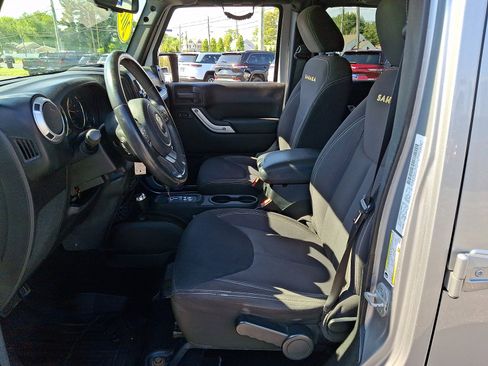 Used 2013 Jeep Wrangler Unlimited Sahara w/ Connectivity Group AWD/4WD image 13