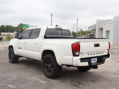 Used 2019 Toyota Tacoma TRD Sport w/ Technology Package AWD/4WD image 6