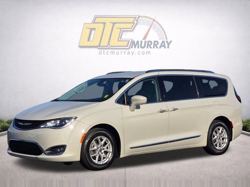 Used 2020 Chrysler Pacifica Touring-L FWD image 2