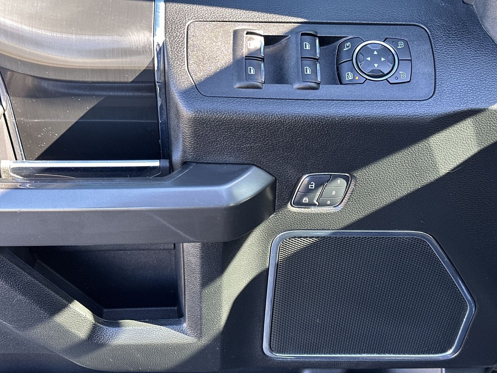 Used 2018 Ford F150 Lariat w/ Equipment Group 502A Luxury AWD/4WD image 16
