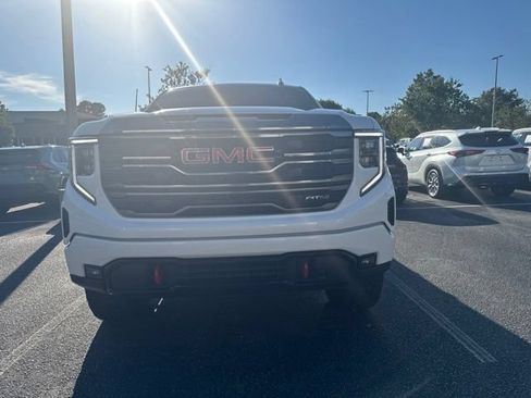 Used 2022 GMC Sierra 1500 AT4 w/ AT4 Preferred Package AWD/4WD image 2