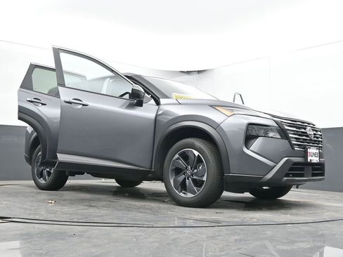Used 2025 Nissan Rogue SV FWD image 69