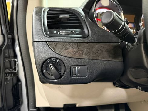 Used 2019 Dodge Grand Caravan SE FWD image 34