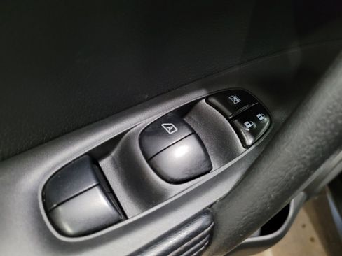 Used 2019 Nissan Rogue SV AWD/4WD image 27
