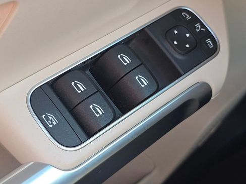 Certified 2024 Mercedes-Benz GLB 250 4MATIC image 28