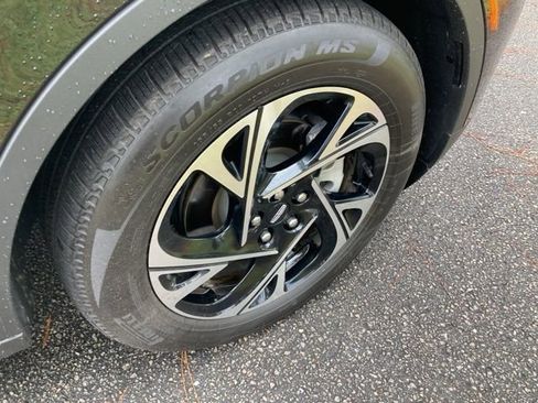 Used 2025 Lincoln Nautilus Premier w/ Equipment Group 102A image 16