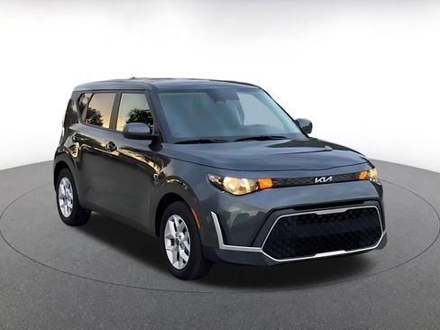 Used 2025 Kia Soul LX w/ LX Technology Package image 3