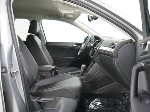 Used 2022 Volkswagen Tiguan SE AWD/4WD image 11