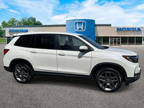 Used 2023 Honda Passport EX-L image 3