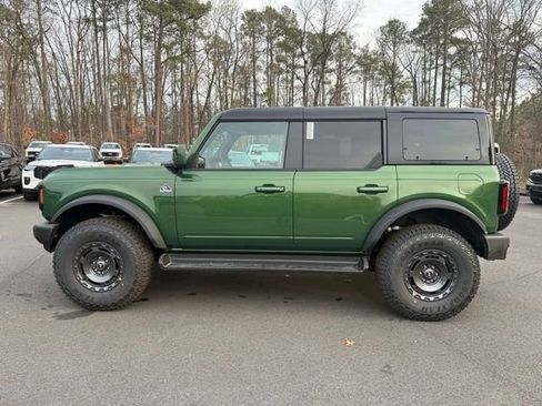 New 2025 Ford Bronco Outer Banks w/ Sasquatch Package AWD/4WD image 2