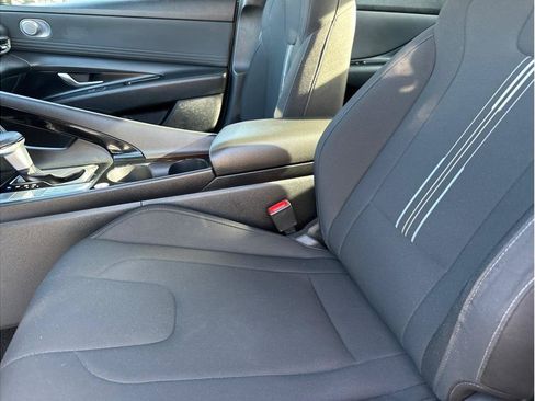 Used 2025 Hyundai Elantra SEL FWD image 16