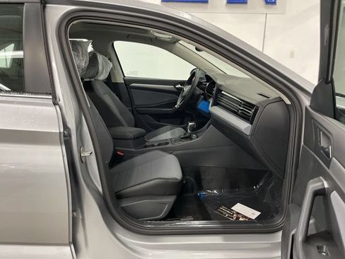 New 2026 Volkswagen Jetta SE FWD image 11